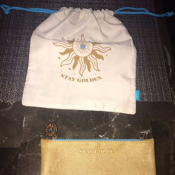 Adorable set/ makeup bag/ and drawstring pouch 😍 - Picture 1 of 5